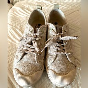 Bob’s memory foam shoes